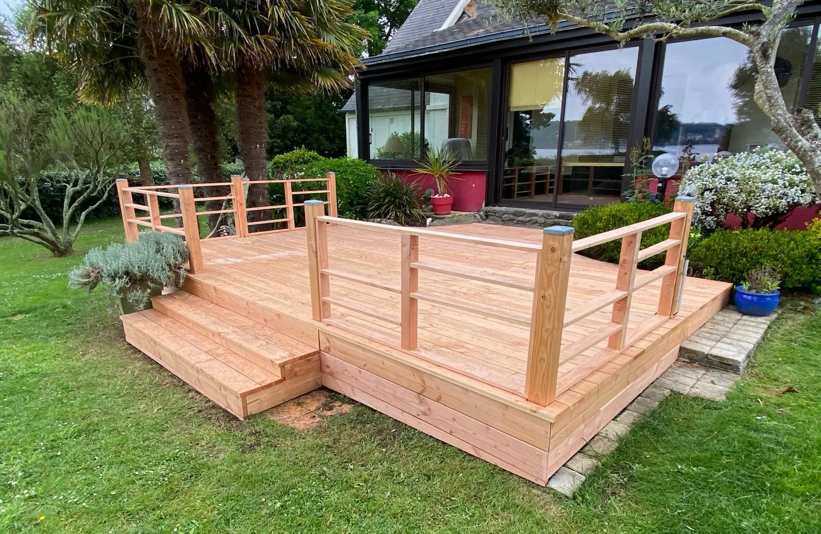 terrasse en bois douglas et son garde corps